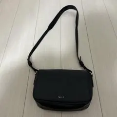 agnis b. ブラック ショルダーバッグ