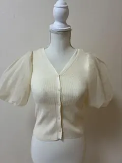 クリーム色 Vネック ニット 半袖 パフスリーブ