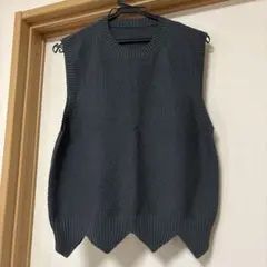 ダークグレー ノースリーブ ニットベスト