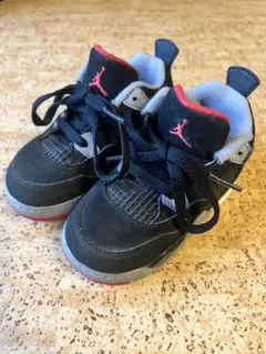 Nike Air Jordan 4 キッズスニーカー ブラック/レッド