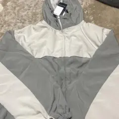 グレーとホワイトのナイロンジャケット　リバーシブル 値下げ中