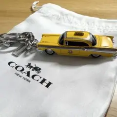 新品 COACH コーチ スモール タクシー バッグ チャーム イエローキャブ