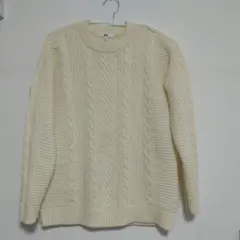 ユニクロ　クリーム色 ケーブル編み ニットセーター 長袖