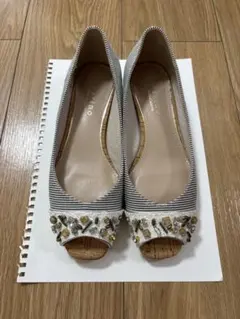 carino カリーノ ビジュー パンプス オープントゥ 23.5cmのサムネイル