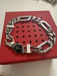 DIESEL シルバーチェーンブレスレット 黒ロゴ付き
