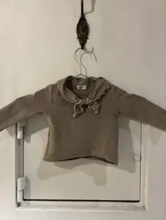 ベージュ長袖トップス