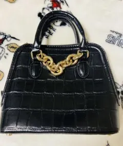 ZARA ゴールドチェーンミニバッグ　黒