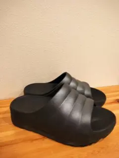 限定カラー★　テリック(TELIC) ブラック　サンダル　リカバリー　クラウドのサムネイル