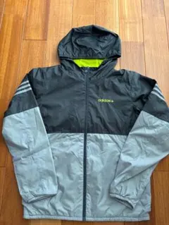 adidas フード付きウィンドブレーカー