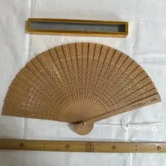 木製透かし彫り扇子 ケース付き