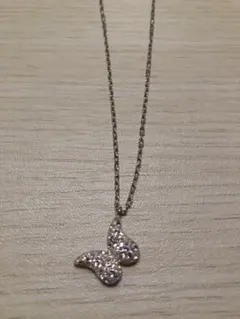 スワロフスキー蝶ネックレス