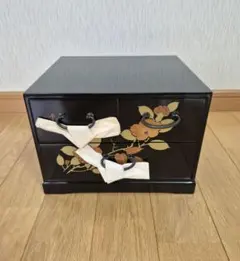 【木製漆器】 小引き出し 牡丹模様 卓上収納