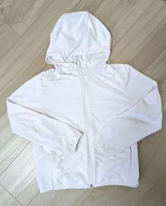 ユニクロ　エアリズム　パーカー　130センチ　ホワイト