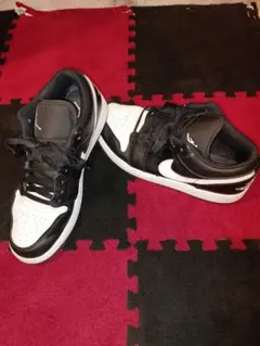 エアジョーダン 1 ロースニーカー ブラック/ホワイト27cm