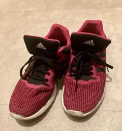 adidas ピンク黒 ランニングシューズ