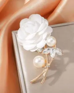 新品✨ 上品 フラワーブローチ ホワイトパール 卒業式 入学式 フォーマル