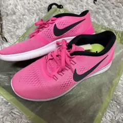 Nike ピンク ランニングシューズ