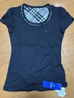 バーバリーブルーレーベル 黒の襟元がバーバリーチェックの半袖Tシャツ です✨