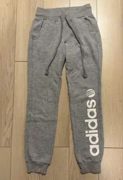adidas ジョガーパンツ
