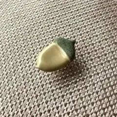 どんぐり　帯留め　White acorn 陶器　クリスマス　冬　レトロ