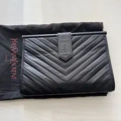 Yves Saint Laurent クラッチバッグ　黒のサムネイル
