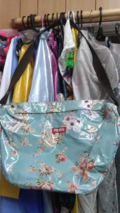 ピンクハウス　 肩掛けショルダーバッグ　水色系 花柄　内側と側面にP付き　未使用のサムネイル