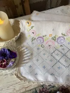 フランスアンティークஐ⋆*優しい色合いの花柄刺繍クロス