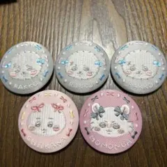 ちいかわ　刺繍缶バッジ2 ちいかわ、モモンガ、ラッコ×2 5点セット