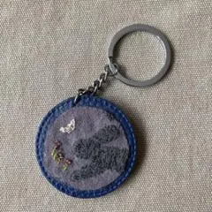 ミナペルホネン　runrunrun 刺繍レザーチャーム