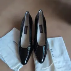 【未使用】BALLY パンプス ブラック エナメル 8Mのサムネイル