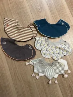 コニー　ベビー スタイ 4点セット　+マールマールスタイ1点おまけ