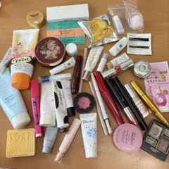 コスメ スキンケア メイク用品 大量まとめ売り イヴサンローラン Aesopのサムネイル