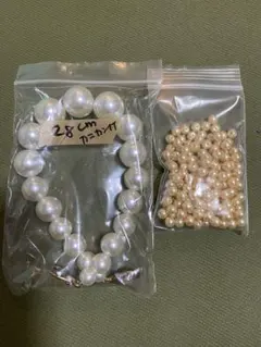両穴パールセット①クリーム色6㎜約170個②18㎜〜8㎜サイズグラデ・カニカン付