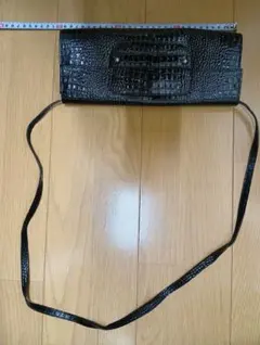 ブラック クラッチバッグ チェーンストラップ付き