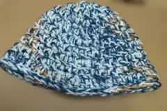 青と白系の毛糸4本引き揃えニット帽　軽くてあたたか　すっぽりかぶれる