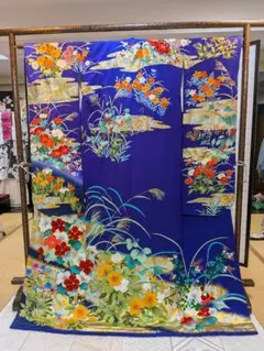 美品　正絹引き振袖 青地 花車 牡丹 菊 蝶 金彩 美品 正絹引き振袖 青地 花車 牡丹 菊 蝶 金彩 - メルカリ