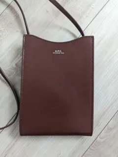 アー・ペー・セー　A.P.C.　ショルダーポーチ　茶ブラウン　革製