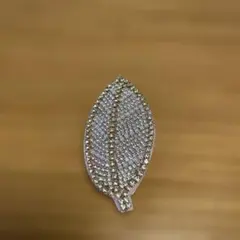 リーフモチーフ ビーズ刺繍 ブローチ ゴールド