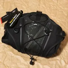 【未使用】　クシタニ　ウエストバッグ　タグ付き　ナイロン　ブラック クシタニのバッグシリーズにブラック迷彩の限定モデル“ブラックアウト