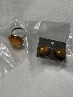 ゴールド系丸型ピアスとオレンジリングセット