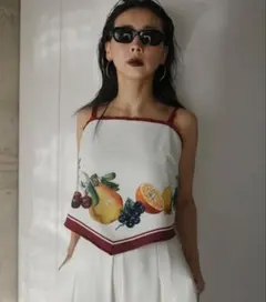 AMERI MEDI FRUIT SCARF PATTERN CAMI TOPのサムネイル