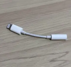iPhone Apple純正 変換アダプタ イヤホンジャック　A1749