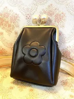 MARY QUANT エンボスデイジーパール がま口マルチポーチ