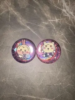 「ちいかわ」と「僕のヒーローアカデミア」がコラボレーションしたホログラム缶バッジ