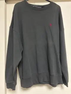 グレーのクルーネックトレーナー