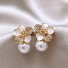 花モチーフ パール付きピアス　ブライダル