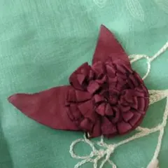 レザーブローチ 花形　クリップ式