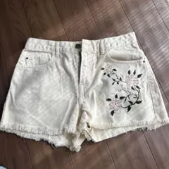 ZARA BASIC Z1975DENIM ホワイト ショートパンツ 38のサムネイル