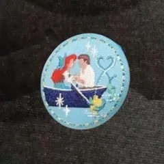 ディズニー　刺繍缶バッジ　リトルマーメイド　アリエル