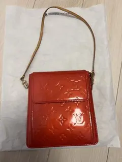 Item thumbnail for item 9e5be5f6-b4c8-4b3f-b561-dd4d06ccca96